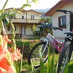 Flora Hotel 3*