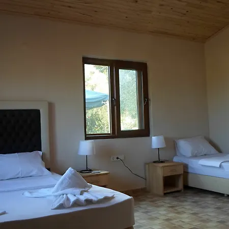 Flora Çıralı