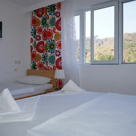 Hotel Flora 3*
