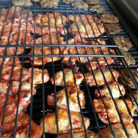 Flora Szálloda Çıralı