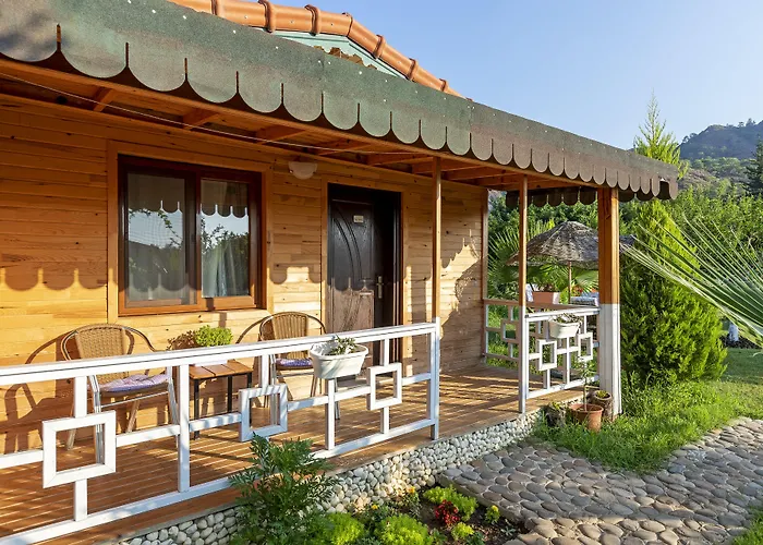 Flora מלון Çıralı