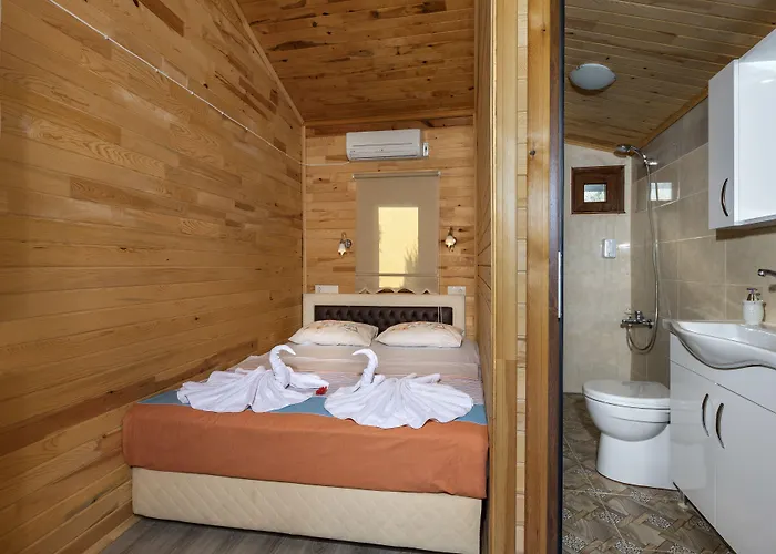 Flora מלון Çıralı